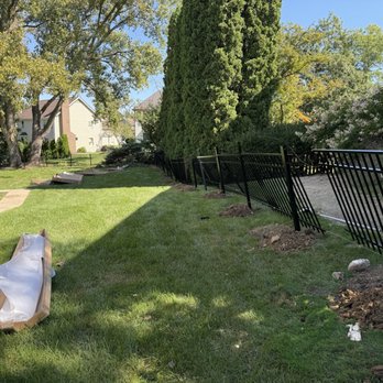 Fence Connection - Installing the fence - Fences & Gates Near Me - Elgin, Illinois