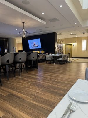 Iron & Oak Restaurant and Bar by null