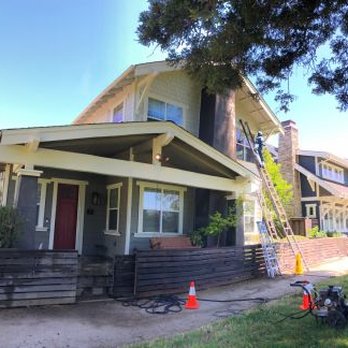 Hella Clean Windows y Mas - House - Window Washing Near Me