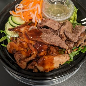 Phinista Cafe - Salad with chicken and steak - Breakfast & Brunch Near Me - Cambridge, Massachusetts Phinista Cafe - Salad with chicken and steak - Breakfast & Brunch Near Me - Cambridge, Massachusetts