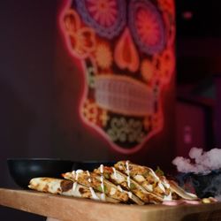 La Colina Mexican Cantina - Quesadilla chingona