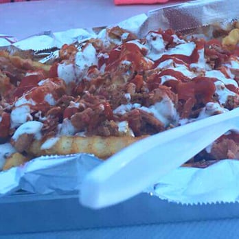 Hefty Gyros - Hefty Fries with Chicken - Food Trucks Near Me Hefty Gyros - Hefty Fries with Chicken - Food Trucks Near Me