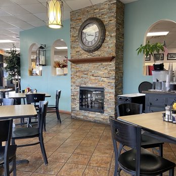 Rick's City Diner - Clean and cute dining area! - American Near Me - Toledo, Ohio