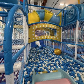 Aerozone Trampoline Park - Trampoline Parks Near Me - Fresno, California