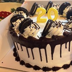 Baskin Robins - Oreo cookie ice cream cake
