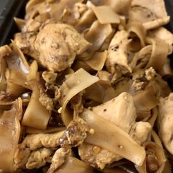 Thai For You - Pad Se Ew Noodles with chicken and no veggies
