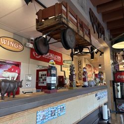 Rocklands Barbeque and Grilling Company - Alexandria - Interior decor