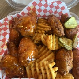 8 Wings Combo mango habanero and Nashville hot