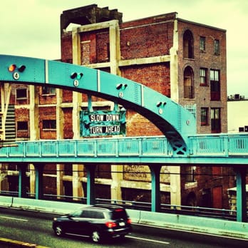 Benjamin Franklin Bridge - Landmarks & Historical Buildings Near Me