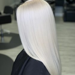 Sorella Beauty Bar - Double process platinum blonde (bleach and tone) by Nicole L
