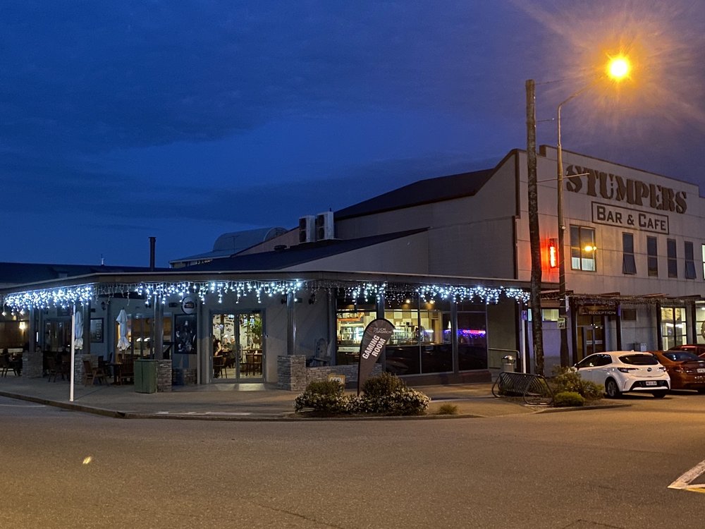 Stumpers Bar & Cafe