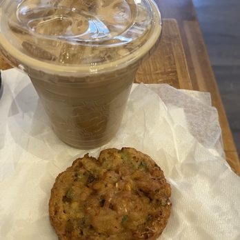 DUA DC Coffee - Kopi susu latte, bakwan - Coffee & Tea Near Me - Washington, DC, District of Columbia