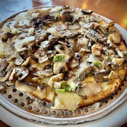 Scordato's Pizzeria - 3 mushrooms pizza