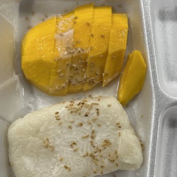 Thai Curry Restaurant  - Mango with sticky rice - Thai Near Me - San Antonio, Texas