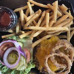 Zingales Billiards & Sports Bar - Burger + cheese