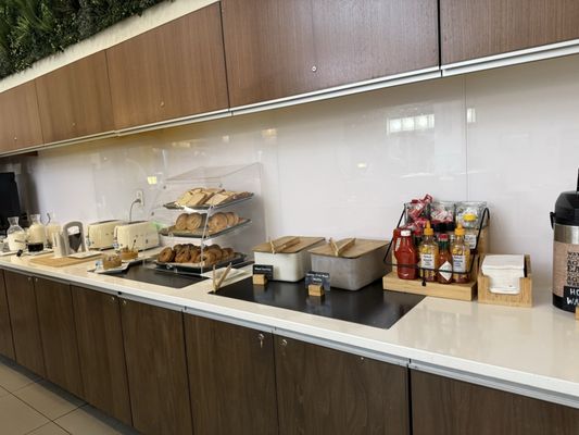 Element Boston Seaport District by null