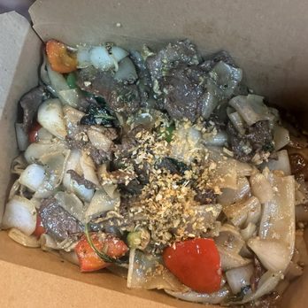 Goi Express Thai - Drunken Man Noodles w Beef - Thai Near Me - Murrieta, California
