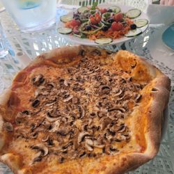 Mediterraneamente Pizzeria - Pizza n salad