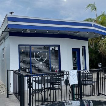 Sip St Pete Beach - Nice cozy spot. - Wine Bars Near Me - St. Petersburg, Florida Sip St Pete Beach - Nice cozy spot. - Wine Bars Near Me - St. Petersburg, Florida