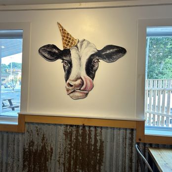 Cal's Creamery - Inside - Ice Cream & Frozen Yogurt Near Me - Reading, Massachusetts