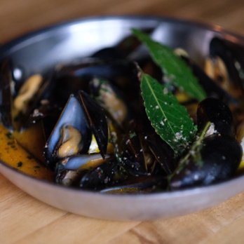 Gilt Bar - Steamed Mussels - New American Near Me - Chicago, Illinois