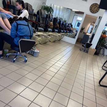 Love Nails III - Nail/Waiting area.... - Nail Salons Near Me - New Orleans, Louisiana Love Nails III - Nail/Waiting area.... - Nail Salons Near Me - New Orleans, Louisiana