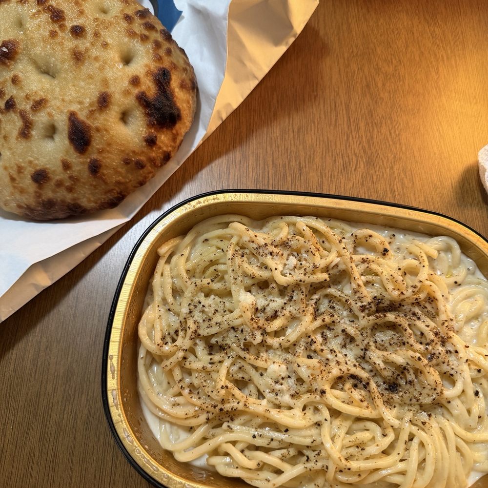 CACIO E PEPE PASTA FOCACCIA CACIO E PEPE PASTA FOCACCIA