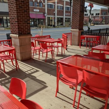 Dave's Hot Chicken - tables and chairs on a sidewalk - Halal Near Me - Dearborn, Michigan