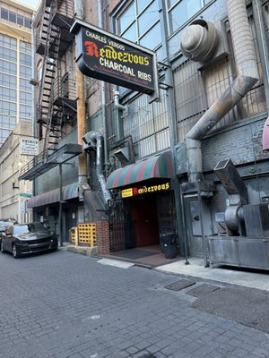 Charlie Vergos' Rendezvous by null