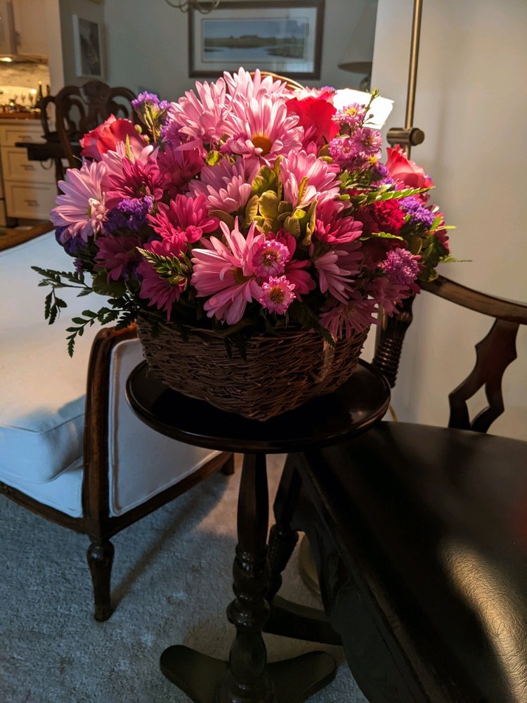 LARRY’S FLORIST Updated September 2024 12 Photos & 14 Reviews 662