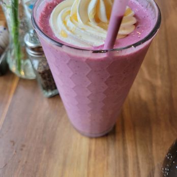 Black Honey Hashery - Berry smoothie  Corned Beef Hash - Coffee & Tea Near Me - De Pere, Wisconsin