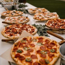 Oven - Pizza Buffet: Custom (pepperoni, jalapeño), Carne, Bee Sting, Margharita