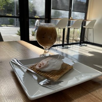 Moxie Coffee - Iced vanilla latte with oat milk (12 oz), peach honey pop tart - Coffee Roasteries Near Me - Phoenix, Arizona Moxie Coffee - Iced vanilla latte with oat milk (12 oz), peach honey pop tart - Coffee Roasteries Near Me - Phoenix, Arizona