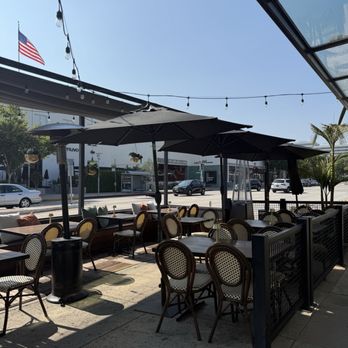 Magnolia House - Patio - Cocktail Bars Near Me - Pasadena, California