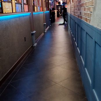 Sabor A Colombia - Hallway to the restrooms - Steakhouses Near Me - Levittown, New York