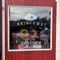 Bridgeway Vintage & Antiques - Front Outside