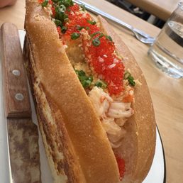 THE LS LOBSTER ROLL Served hot THE LS LOBSTER ROLL Served hot