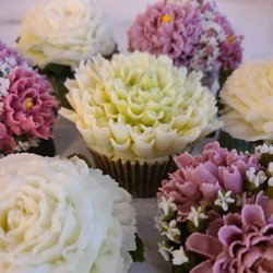 Buds and Blossoms Cakery