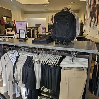 Fabletics - Inside the store - Women's Clothing Near Me - Woodland Hills, California Fabletics - Inside the store - Women's Clothing Near Me - Woodland Hills, California