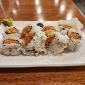 Silverlake Ramen - Spicy Tuna Cut Roll was loose and sloppy. - Ramen Near Me - Burbank, California Silverlake Ramen - Spicy Tuna Cut Roll was loose and sloppy. - Ramen Near Me - Burbank, California