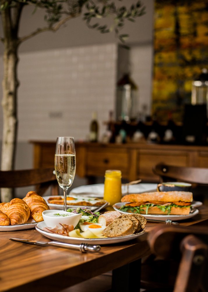 LIBERTY CAFE Updated April 2024 19 Photos Zwierzyniecka 27