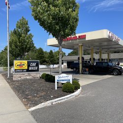 Eager Beaver Car Wash - Again plenty of spots! Those vehicles are being vacuumed.