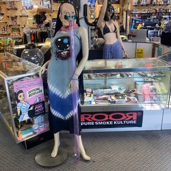 Freaky's Smoke Shop & Tattoo IV - Bong Bong