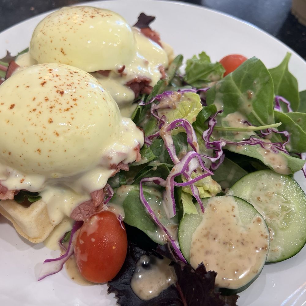Fresh Bites Hawaii - Eggs Benedict and Beef pastrami - Poke Near Me - Honolulu, Hawaii Fresh Bites Hawaii - Eggs Benedict and Beef pastrami - Poke Near Me - Honolulu, Hawaii