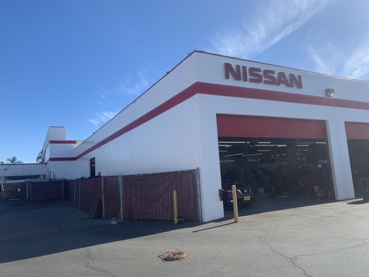 Exterior painting Nissan of Montclair - Exterior painting, pressure washer,cover windows ,floors and areas as need it,put primer,and finish coat paint