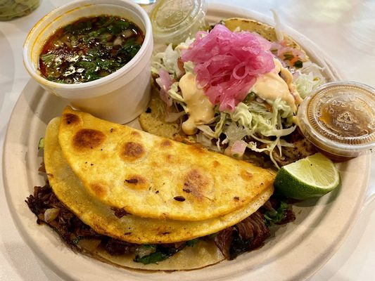 El Viejón Taquería y Mariscos food truck by null