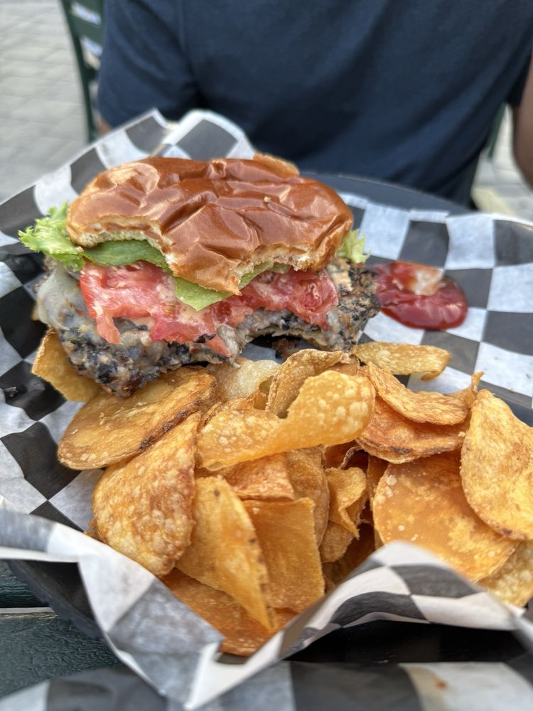 Crosstown Pub & Grill
