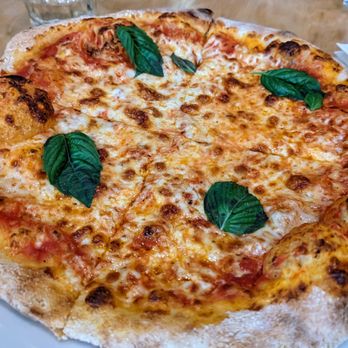 Osteria Gallo - Pizza margherita - Italian Near Me - Montreal, Quebec Osteria Gallo - Pizza margherita - Italian Near Me - Montreal, Quebec