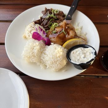 Aloha Mixed Plate - Hawaiian Near Me - Lahaina, Hawaii