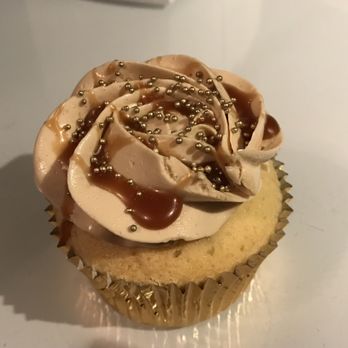 Velvet Lane - Vanilla caramel cupcake - Bakeries Near Me - Toronto, Ontario Velvet Lane - Vanilla caramel cupcake - Bakeries Near Me - Toronto, Ontario